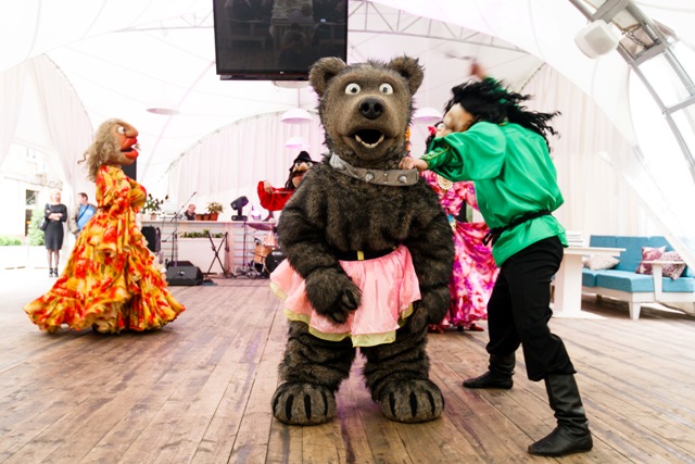 Цыгане с медведем на свадьбу